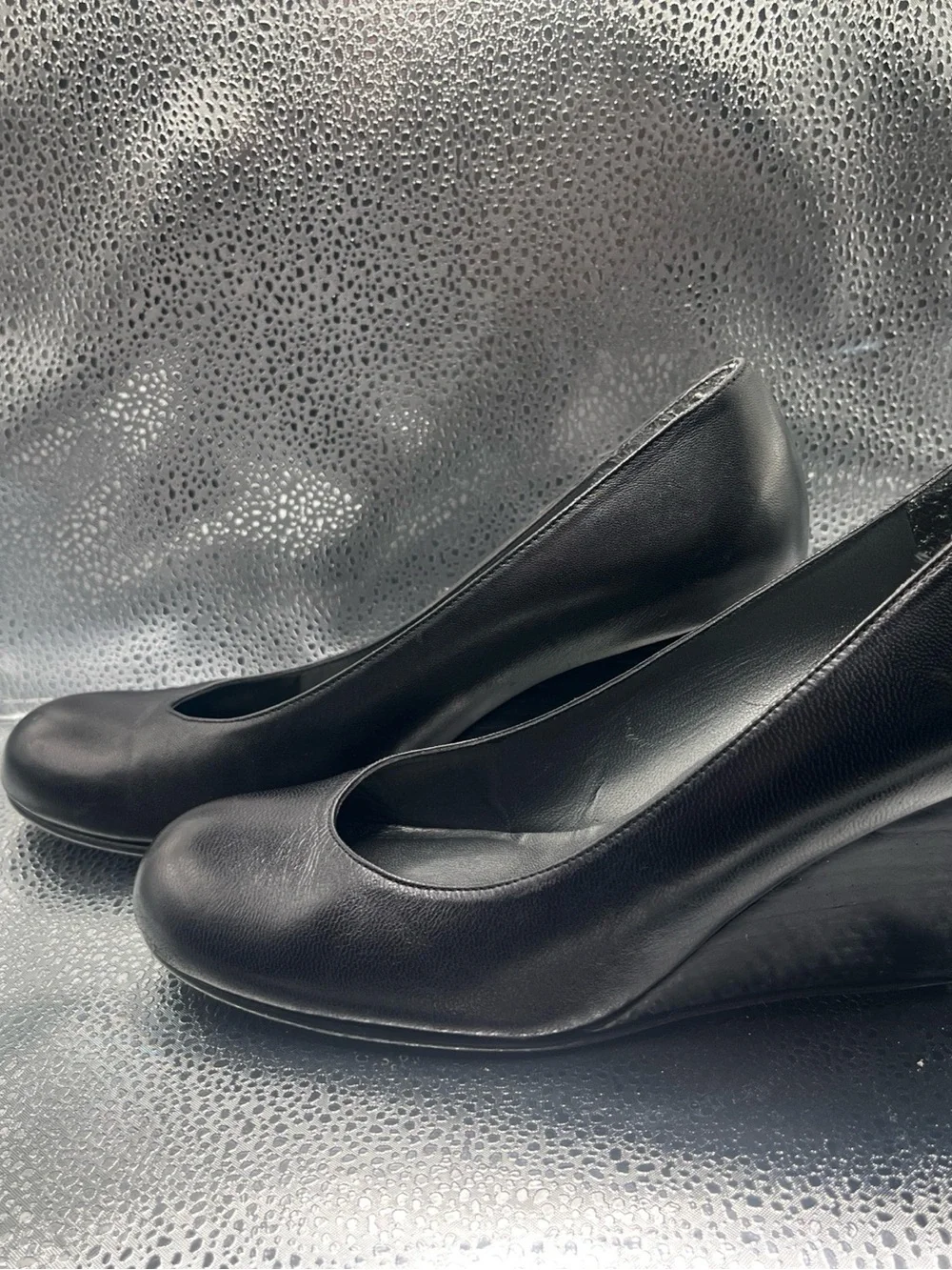 Stuart Weitzman Black Leather Round-Toe Pumps